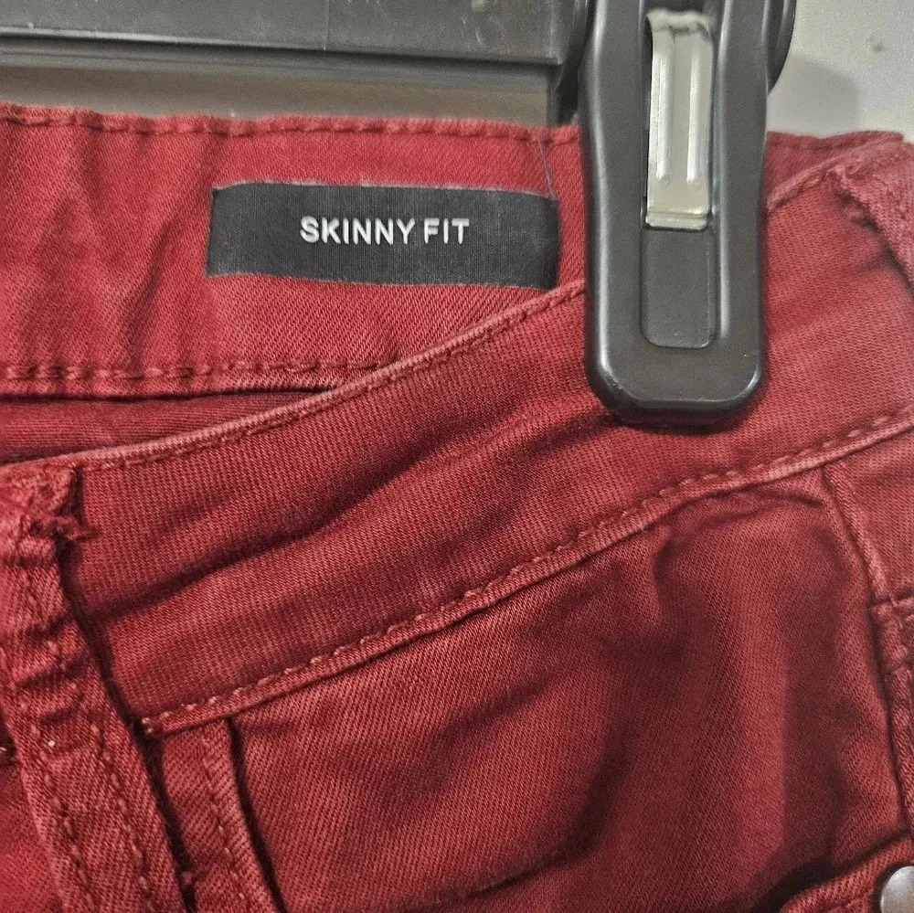 Judy blue maroon skinny jeans! - Picture 3 of 10